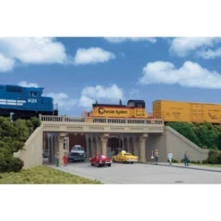 Walthers Cornerstone 933-4560 - Urban Concrete Overpass - HO Scale Kit