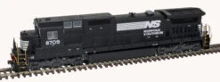 Atlas Master 10004189 - GE DASH 8-40C (DC Silent) Norfolk Southern (NS) 8717 - HO Scale