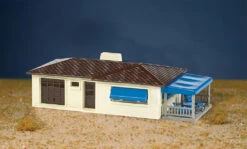 Bachmann 45156 - Ranch House - Cream & Brown- HO Scale Kit