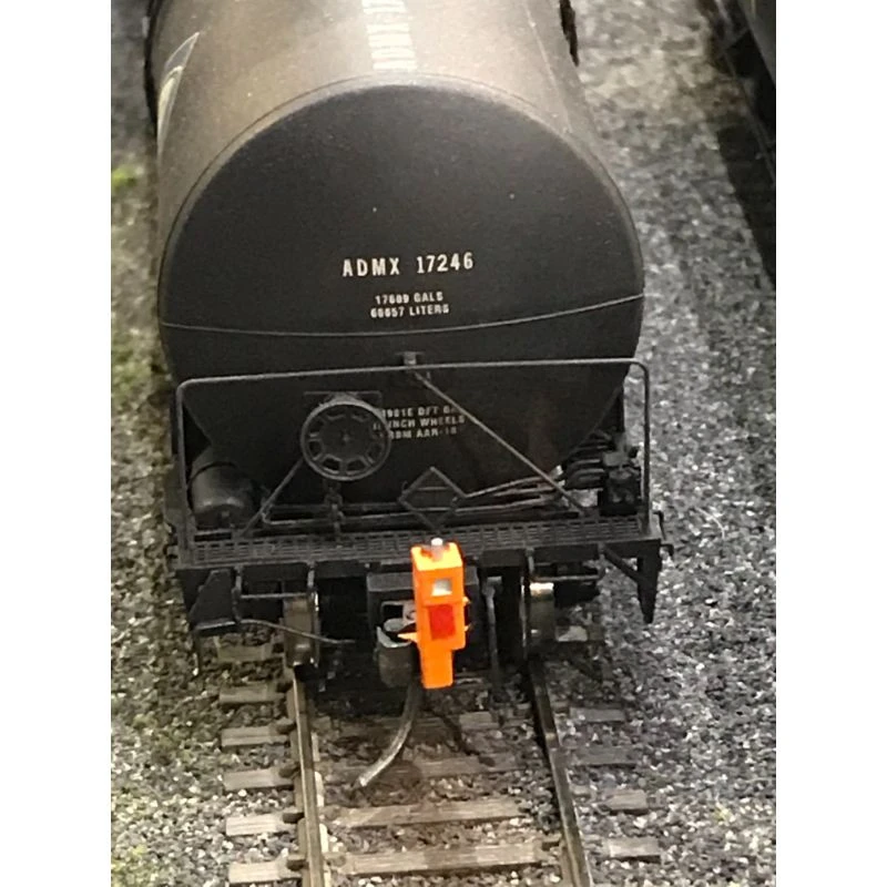 MACRail 901S - End Of Train Device Scale Coupler 3 Pack - Orange - HO Scale 3 MACRail 901S - End Of Train Device Scale Coupler 3 Pack - Orange - HO Scale