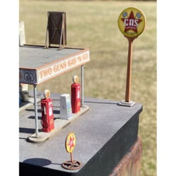 Showcase Miniatures 2359 - Gas Station Accessories - HO Scale Kit