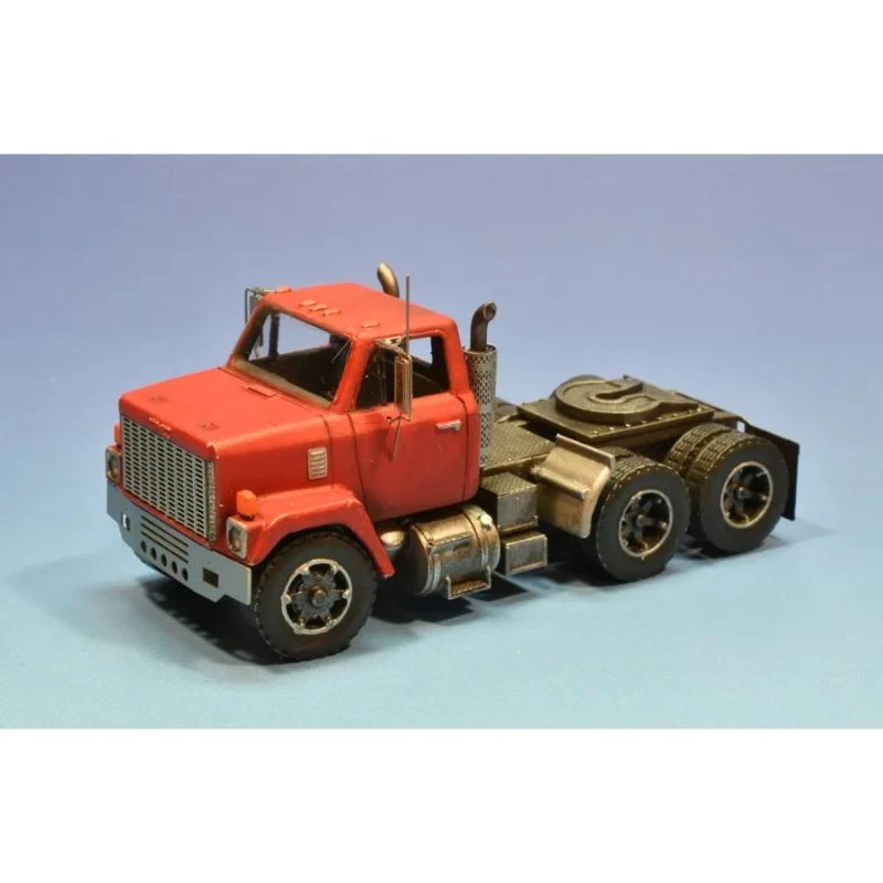 Showcase Miniatures 3008 - 80's Brig 9500 Tractor - HO Scale Kit 3 Showcase Miniatures 3008 - 80's Brig 9500 Tractor - HO Scale Kit
