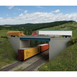 Walthers Cornerstone 933-4565 - Modern Steel And Concrete Highway Overpass With Pipe Railings - HO Scale